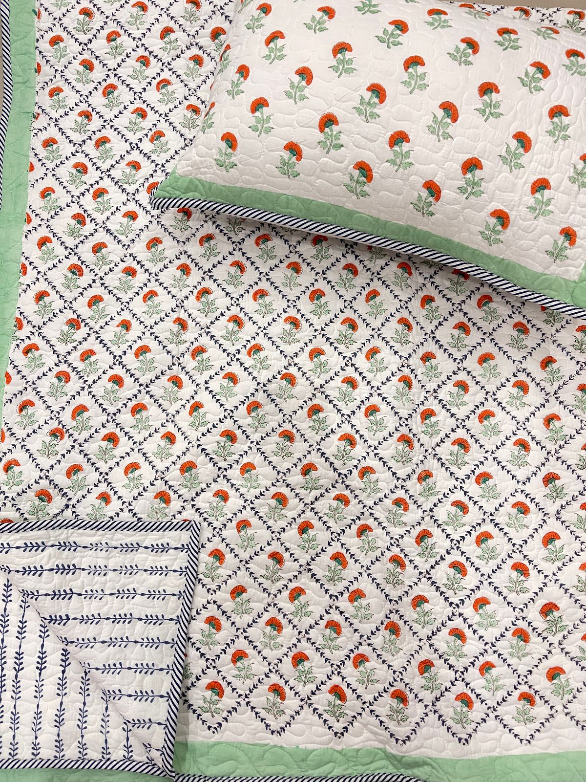 Pehraav Layers – Handblock Quilted Bedcover Set
